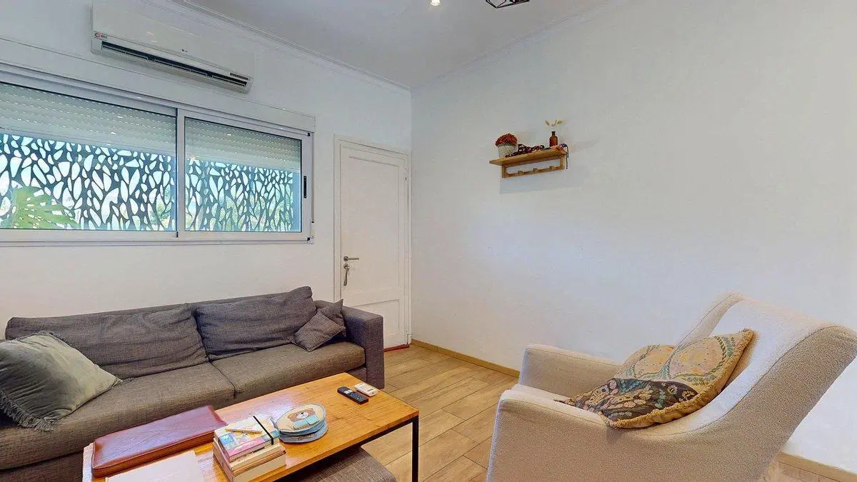 Casa en PH en VENTA en Tolosa 2 dorm. y patio 5