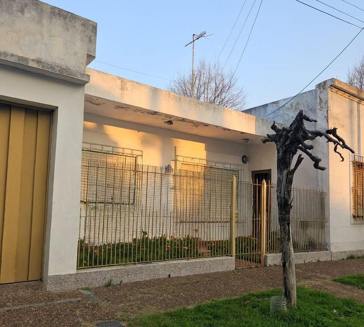 VENTA CASA EN BARRIO PARQUE BERNAL