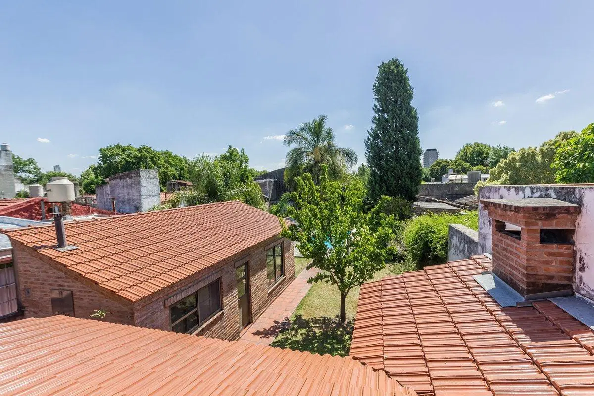 Venta Casa 8 ambientes en Lomas de Zamora 3