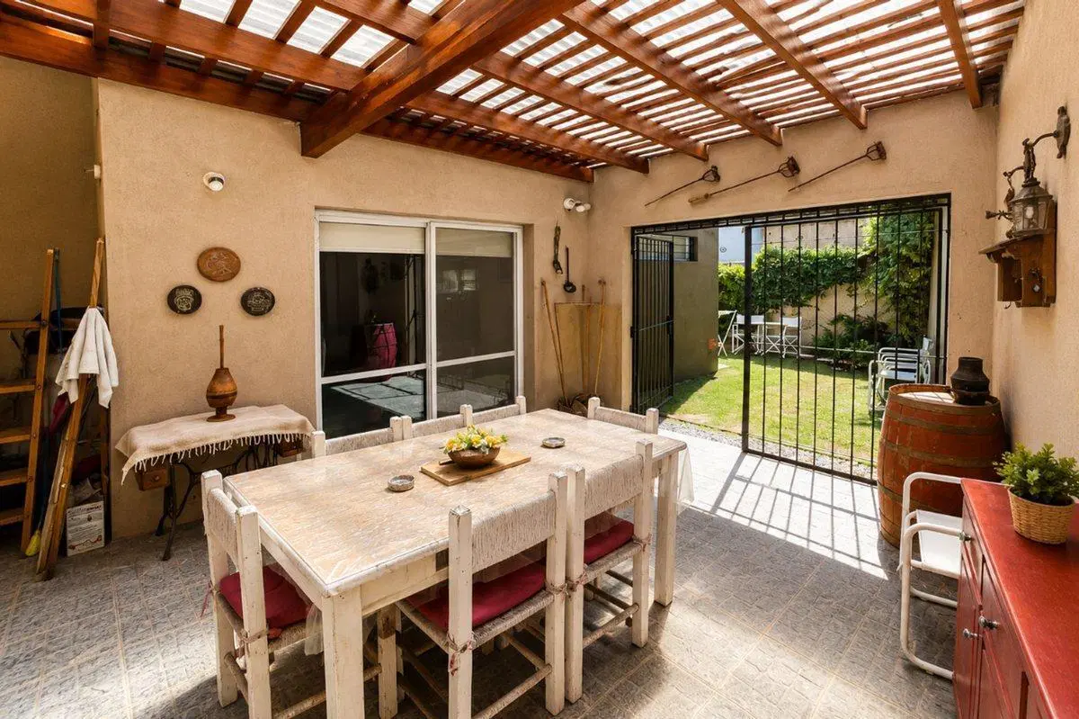 CASA EN VENTA CITY BELL 4