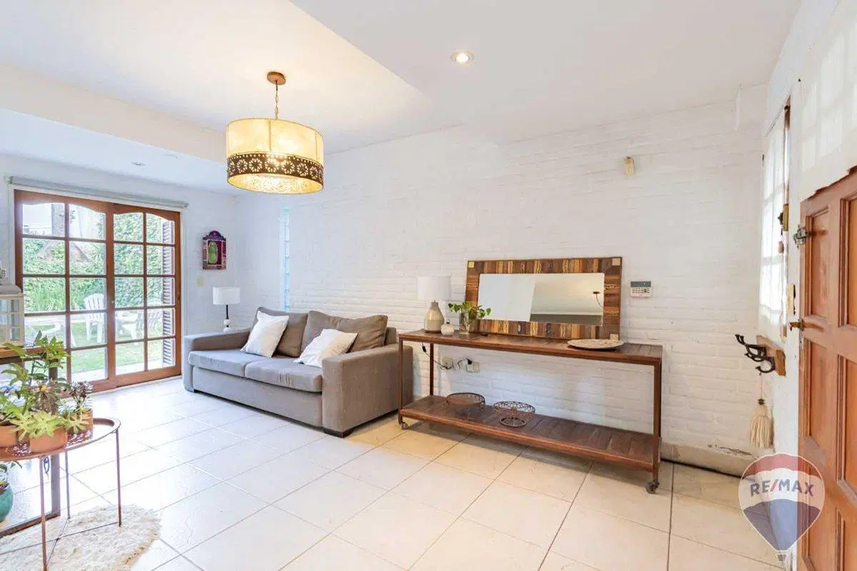 CASA EN VENTA GONNET 3