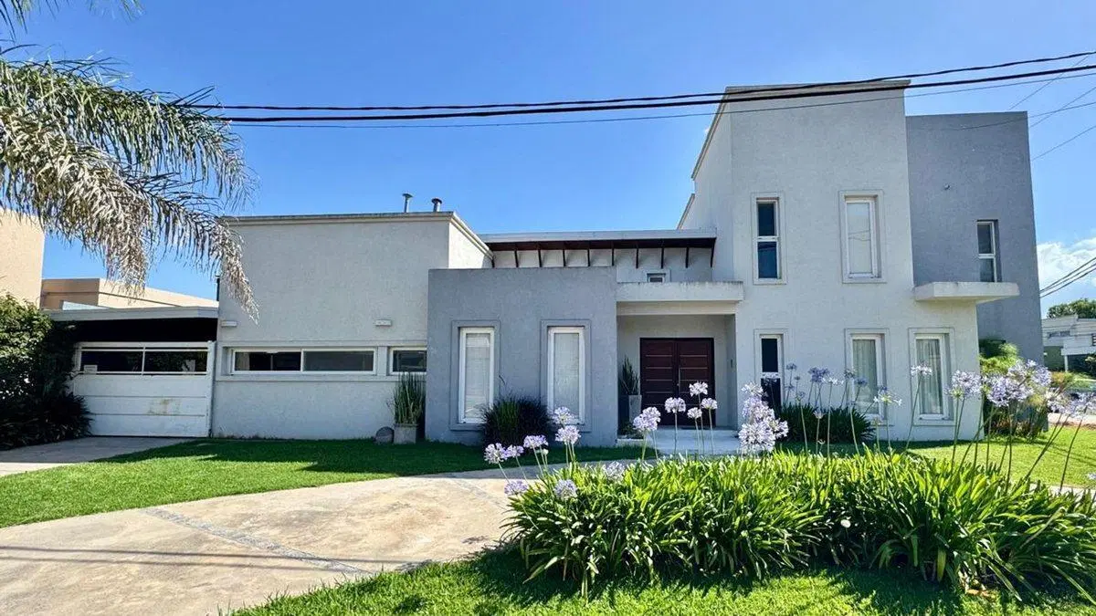 CASA EN VENTA EN CITY BELL 3