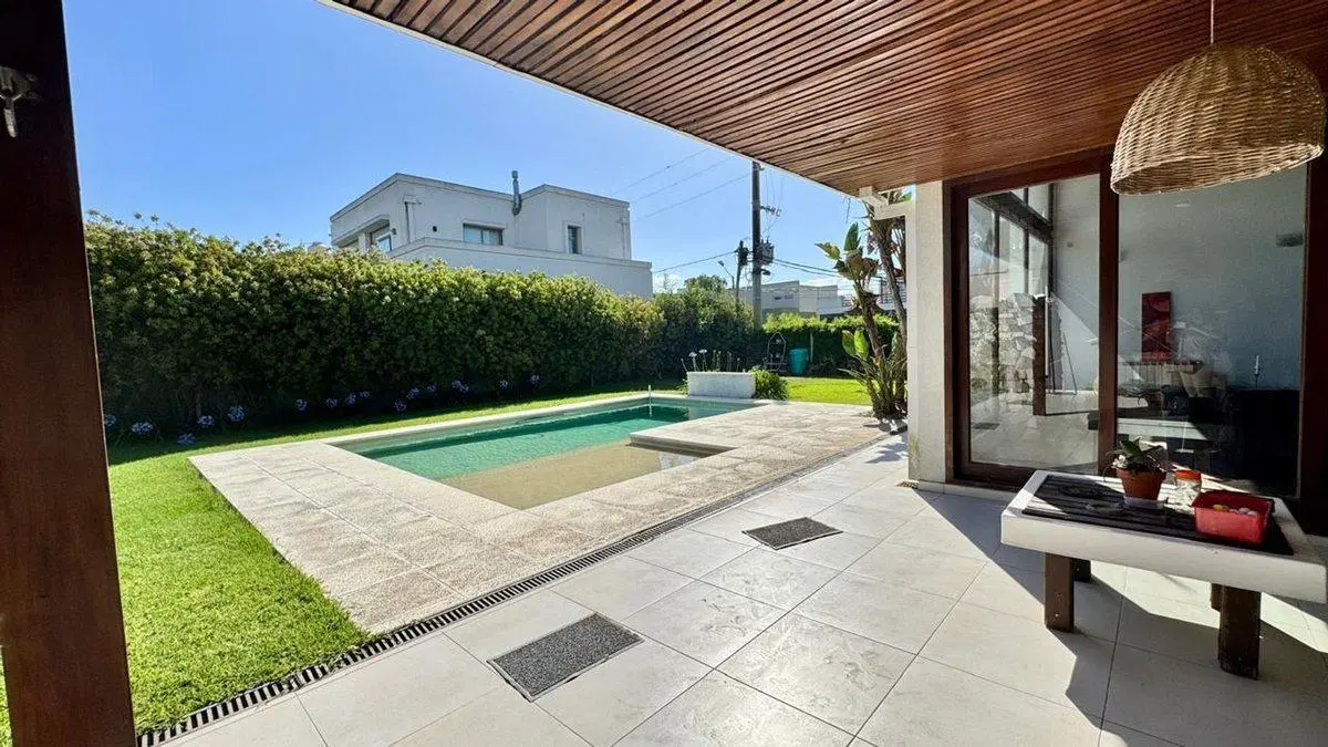 CASA EN VENTA EN CITY BELL 4