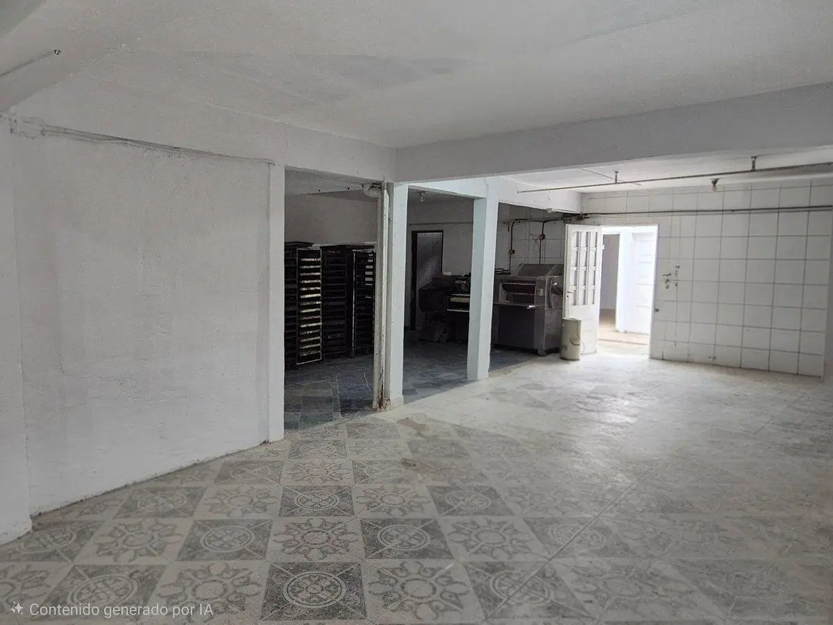 LOCAL COMERCIAL c/CASA y DPTOS en Fcio. Varela 3
