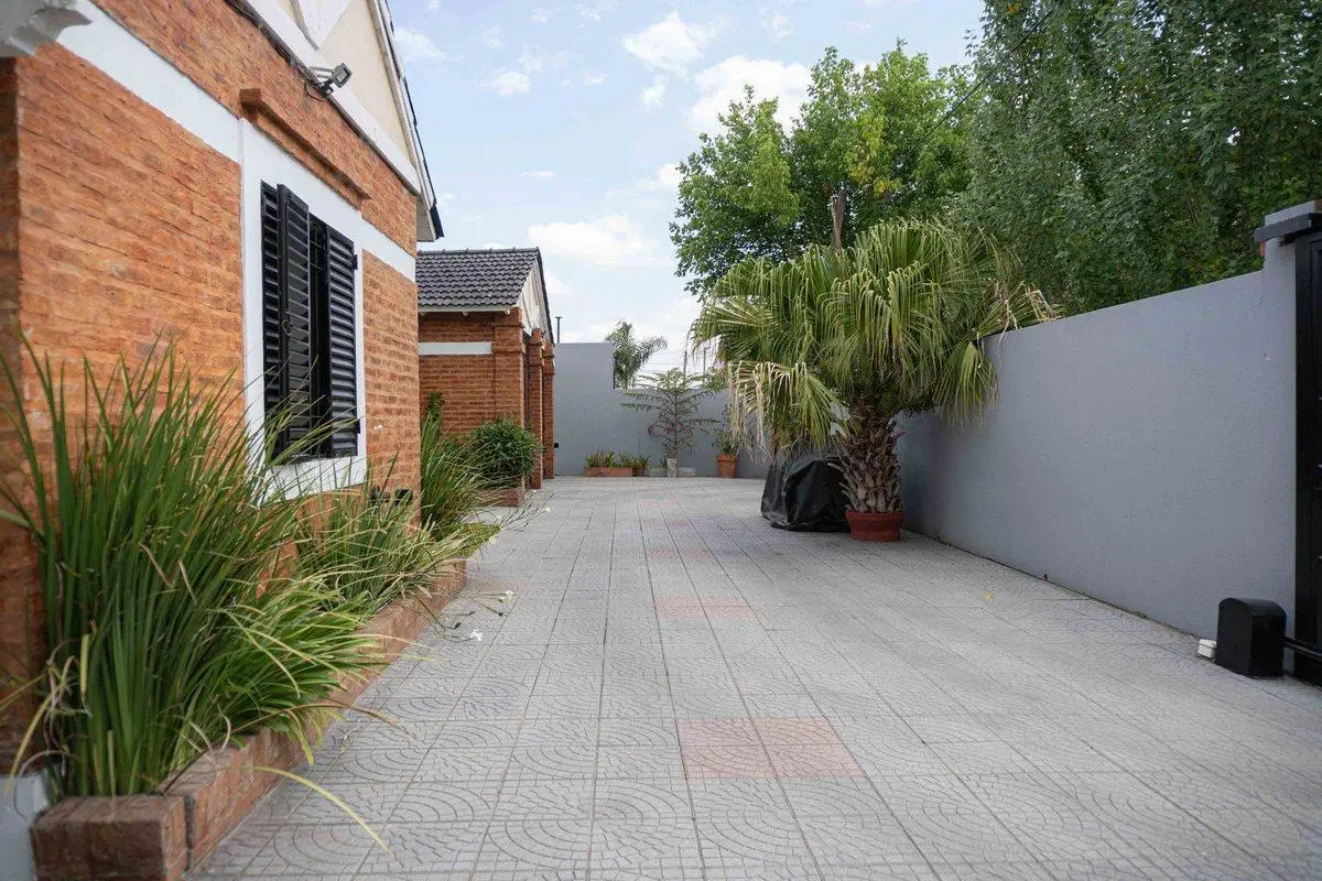 CASA EN VENTA EN CITY BELL 4