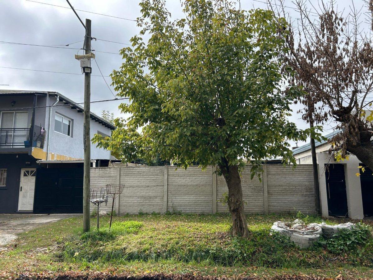 Lote en venta en Hernandez La Plata