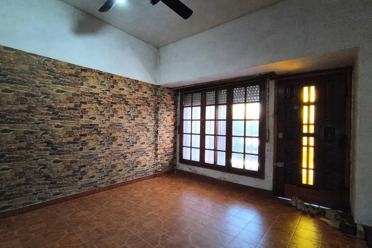 CASA EN VENTA EN FLORENCIO VARELA 3