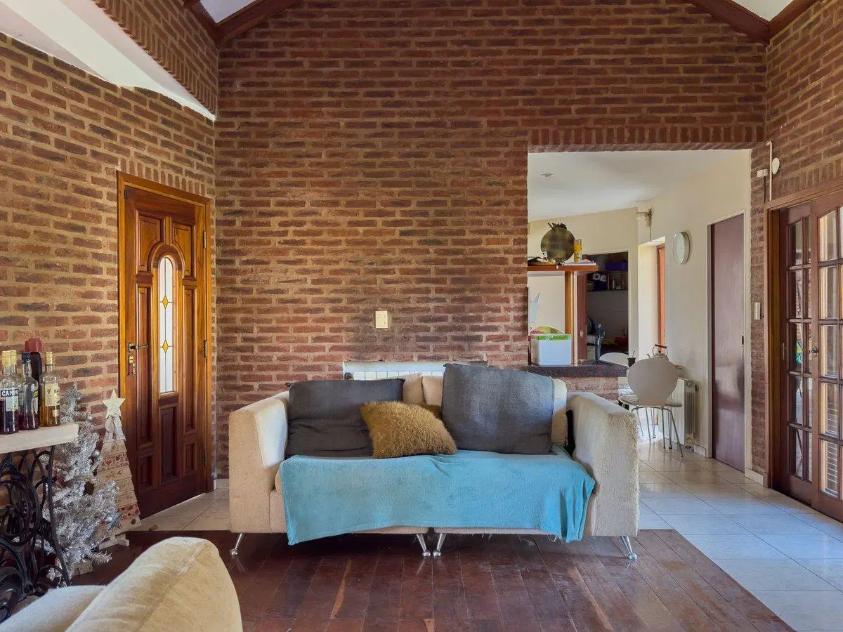 CASA EN VENTA EN GONNET 2