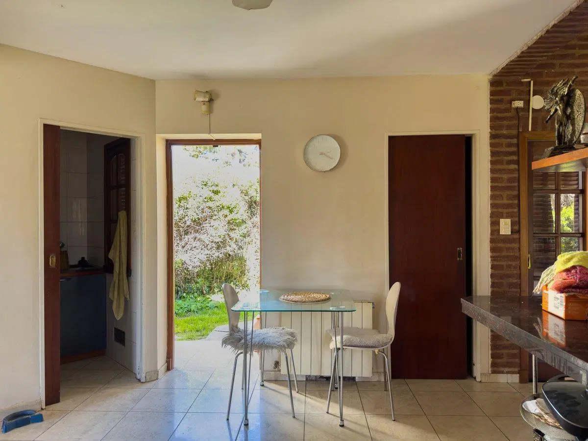 CASA EN VENTA EN GONNET 4