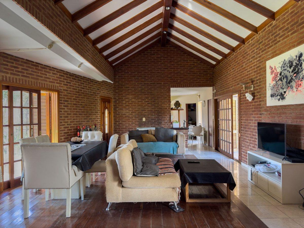 CASA EN VENTA EN GONNET