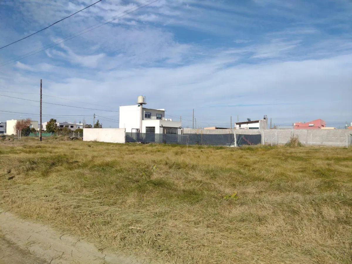 LOTE EN VENTA EN GONNET 2