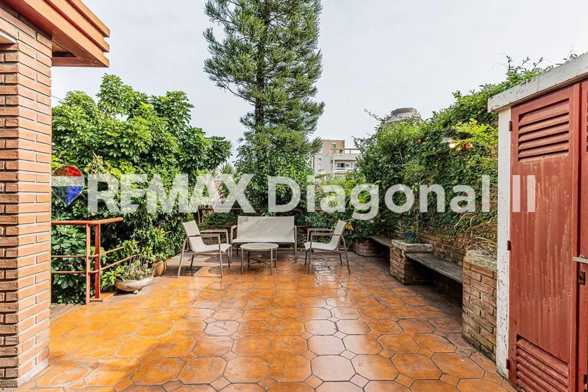 CASA EN VENTA LA PLATA CON LOCAL 4