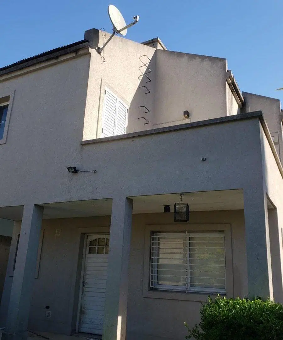 CASA EN VENTA EN GONNET 3