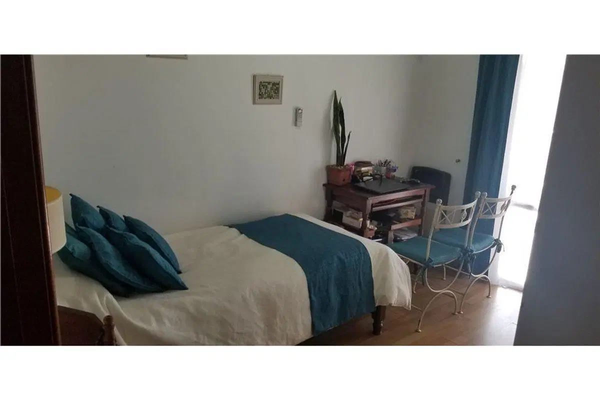 VENTA CASA 5 ambientes c/parque Florencio Varela 5
