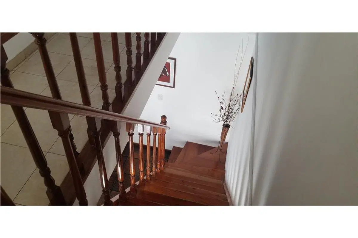 VENTA CASA 5 ambientes c/parque Florencio Varela 3