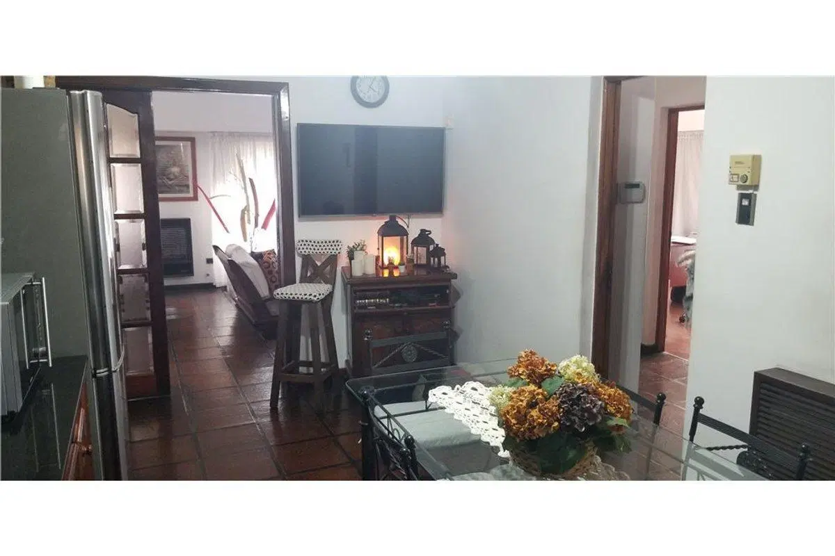 VENTA CASA 5 ambientes c/parque Florencio Varela 4