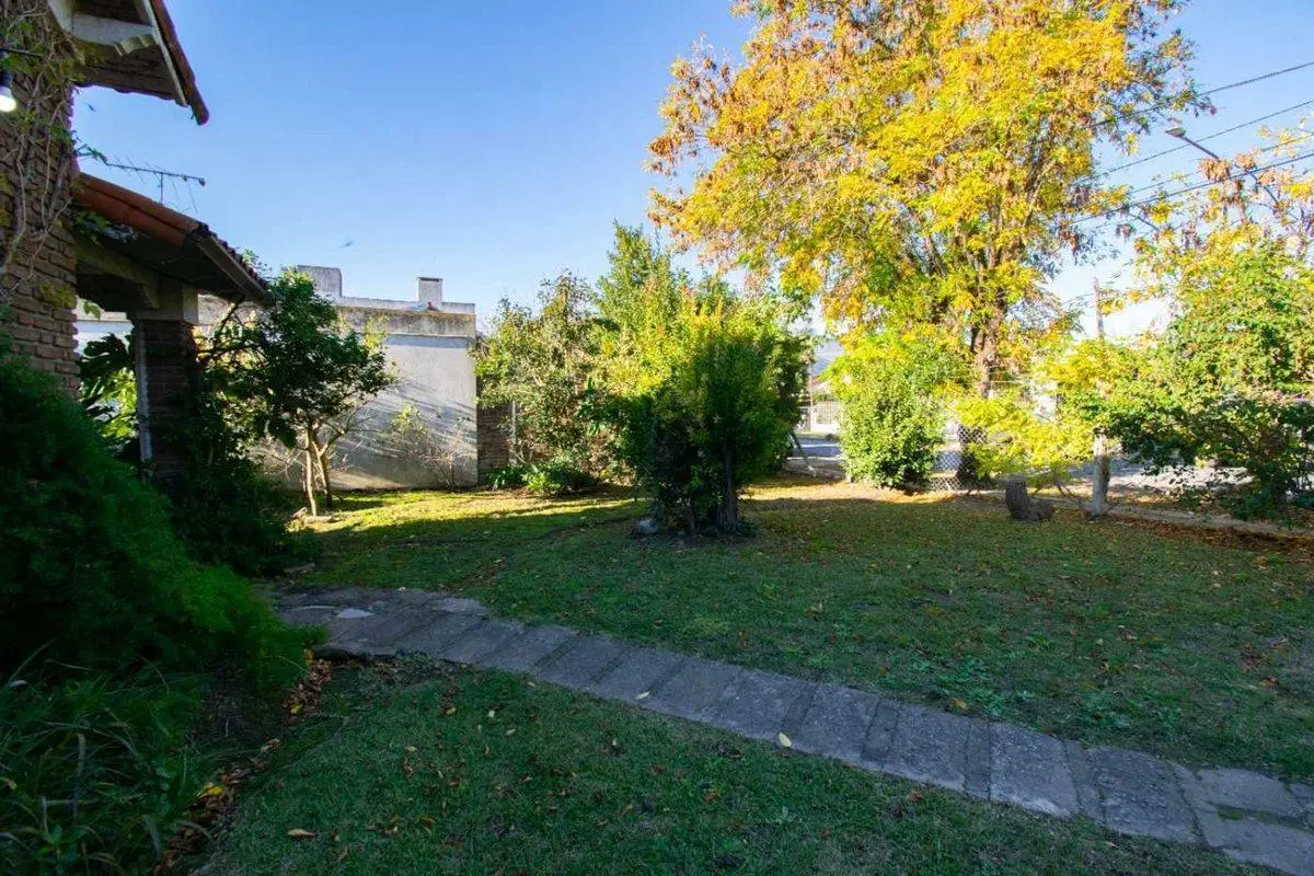 Lote comercial en venta en Gonnet 4