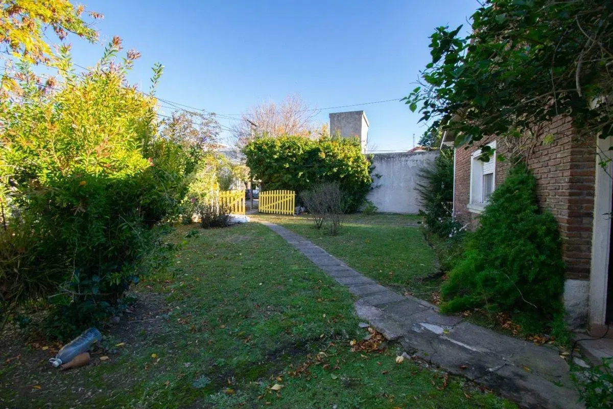 Lote comercial en venta en Gonnet 2