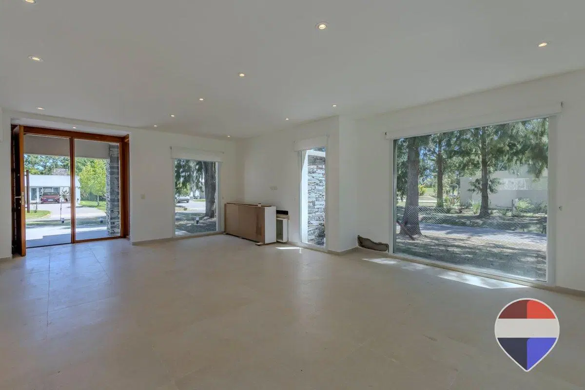 CASA EN VENTA EN MIRALAGOS 3