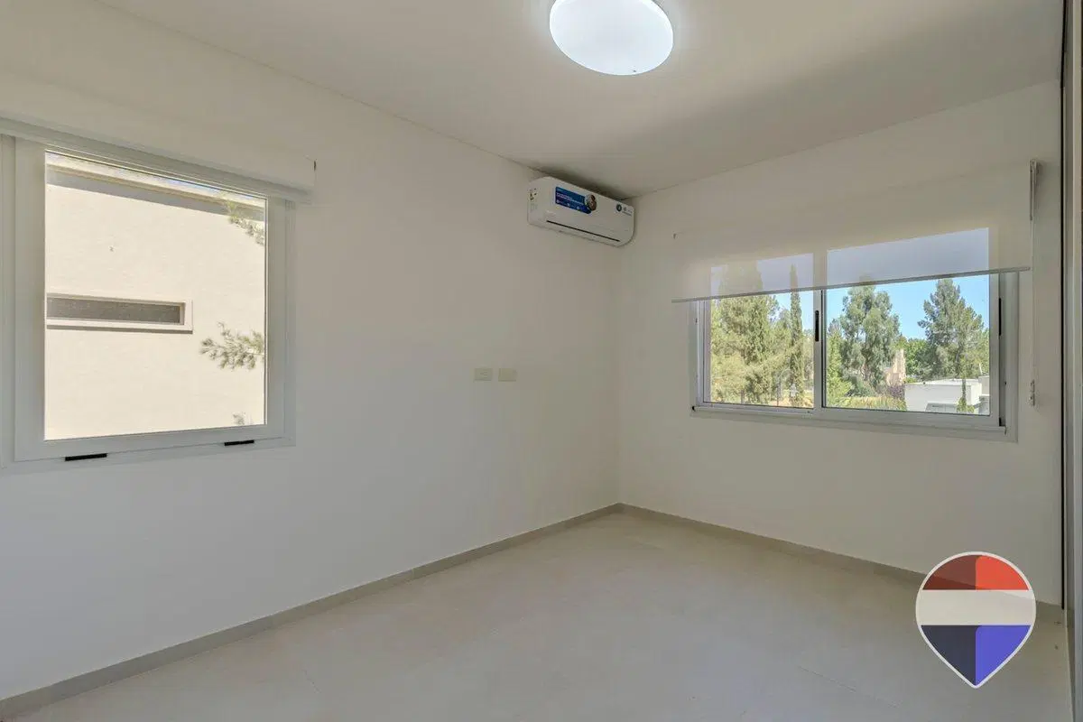 CASA EN VENTA EN MIRALAGOS 2