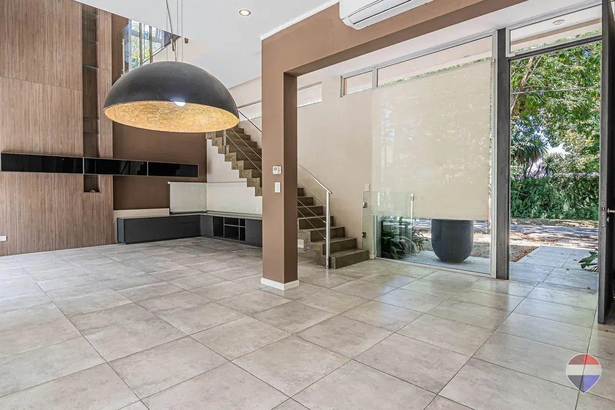 CASA EN VENTA CITY BELL- BARRIO CERRADO 3