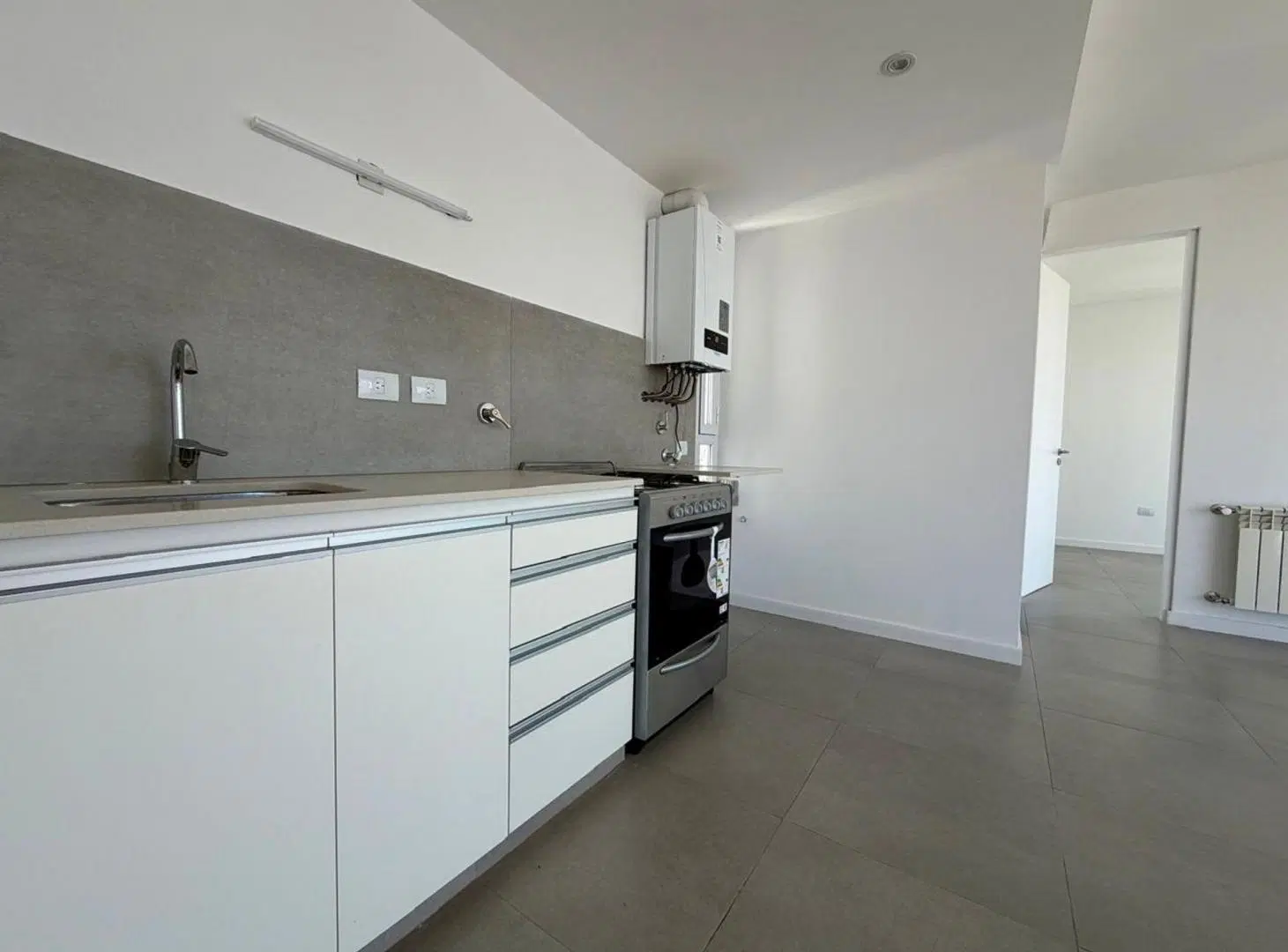 Venta departamento con balcon a estrenar La Plata 2