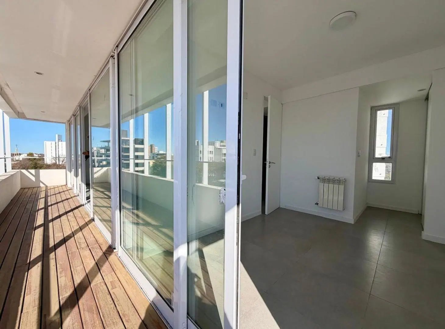 Venta departamento con balcon a estrenar La Plata 4