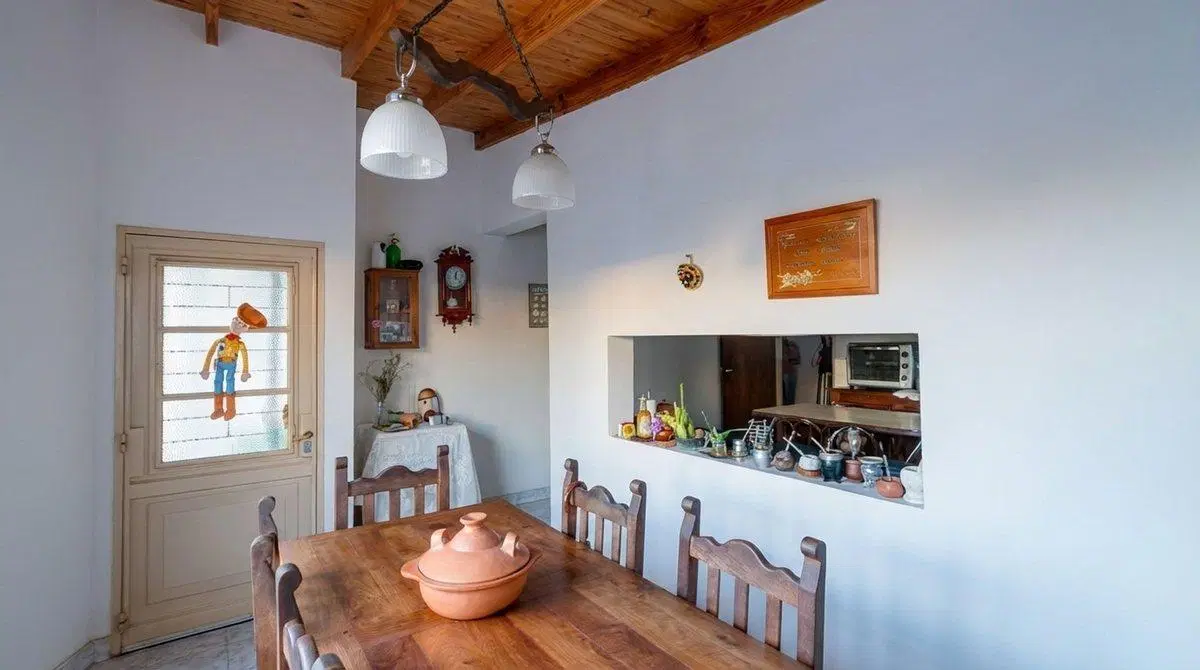 VENTA DE CASA 3 DORMITORIOS Y GALPON EN LOS HORNOS 3