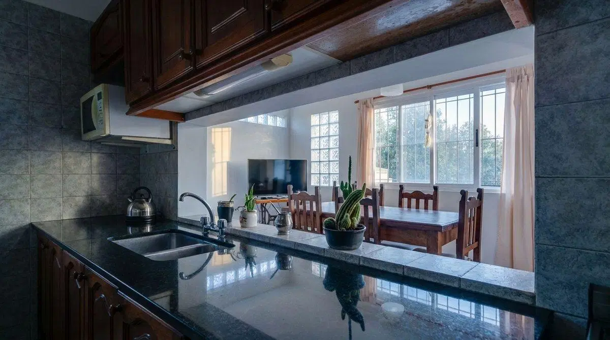 VENTA DE CASA 3 DORMITORIOS Y GALPON EN LOS HORNOS 4