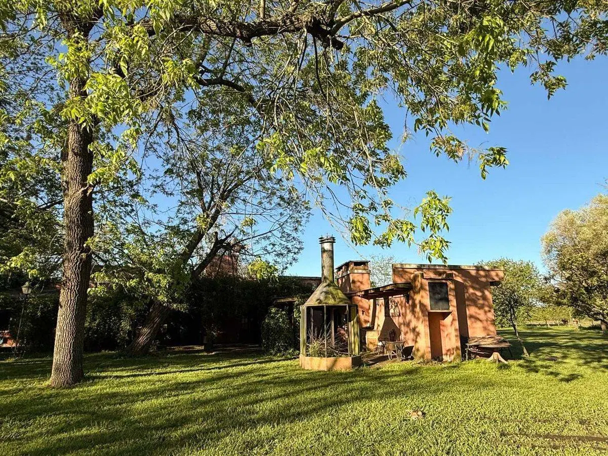 Campo en Venta en Los Hornos casa y pileta 5
