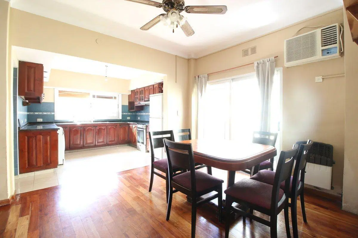 Venta casa 6 ambientes Jardín Quincho Olivos 2