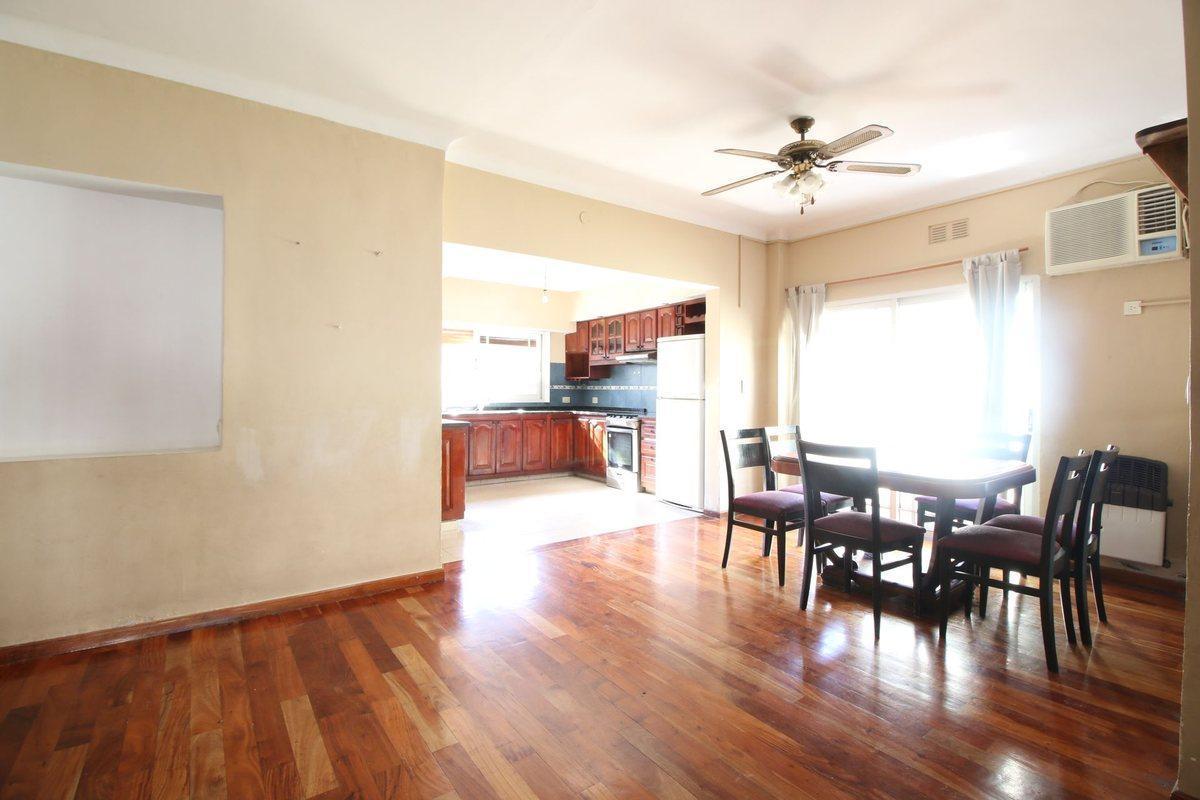 Venta casa 6 ambientes Jardín Quincho Olivos
