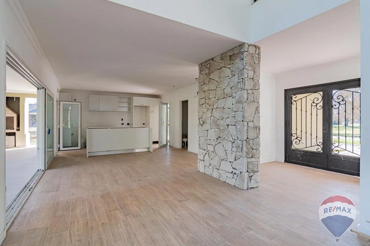 CASA EN VENTA EN MIRALAGOS 2