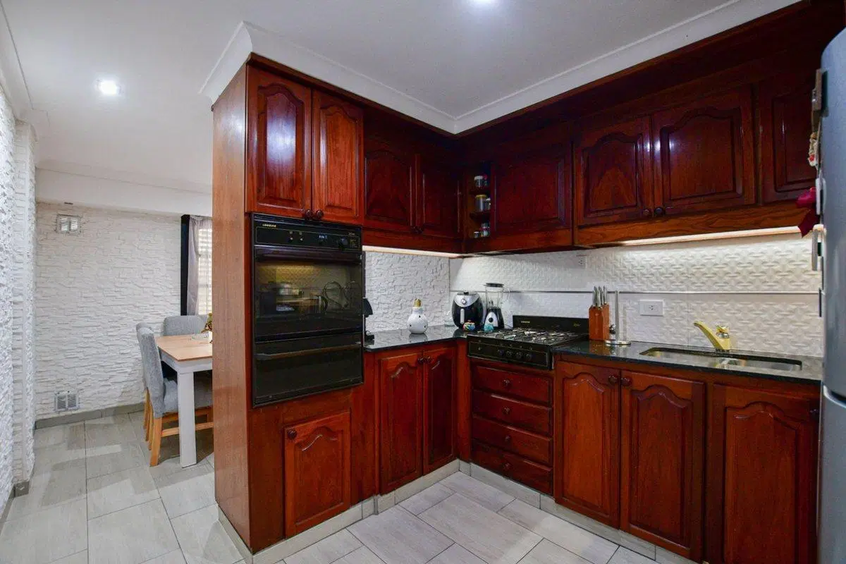CASA EN VENTA GONNET 8