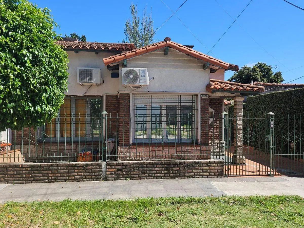 CASA EN VENTA EN BERAZATEGUI 4
