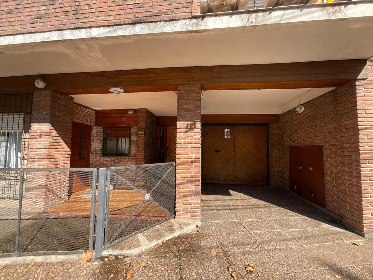 DEPARTAMENTO EN VENTA EN BERNAL 4