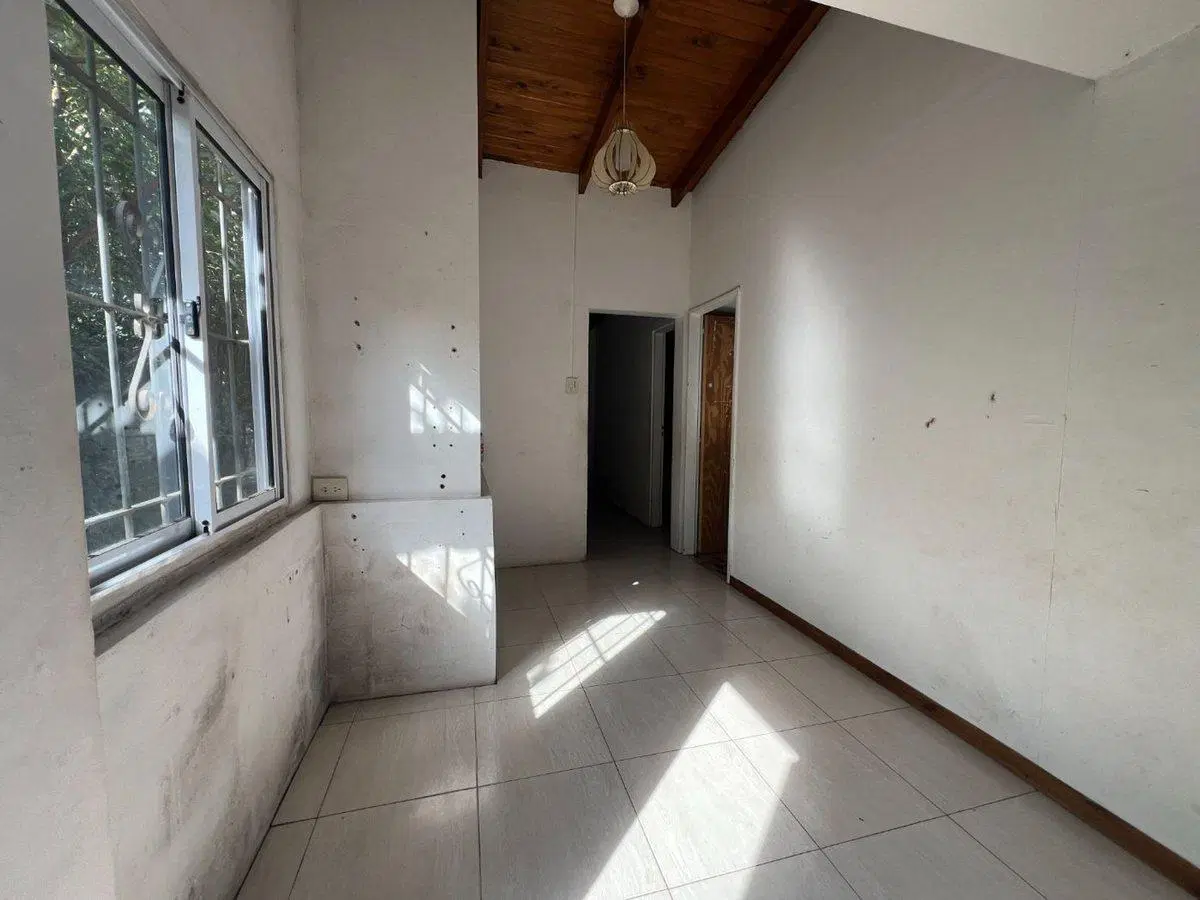 CASA EN VENTA LA PLATA CITY BELL A REFACCIONAR 2
