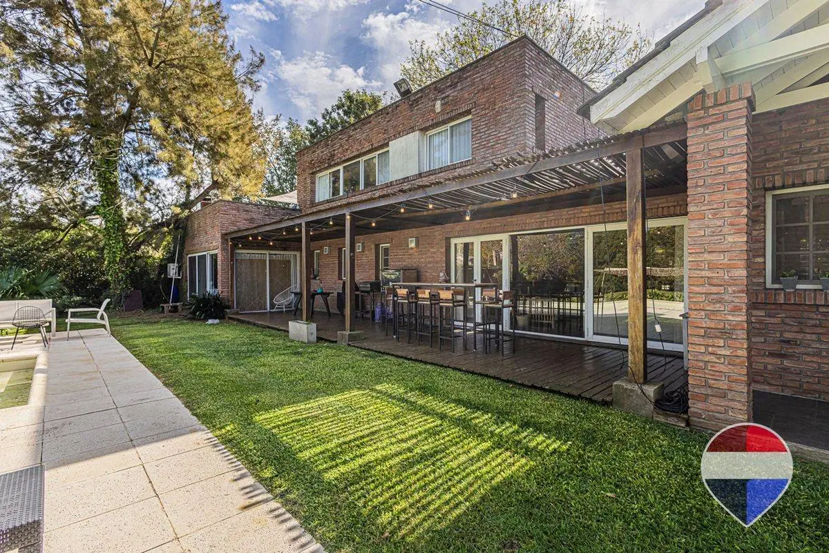 CASA EN VENTA EN CITY BELL 3