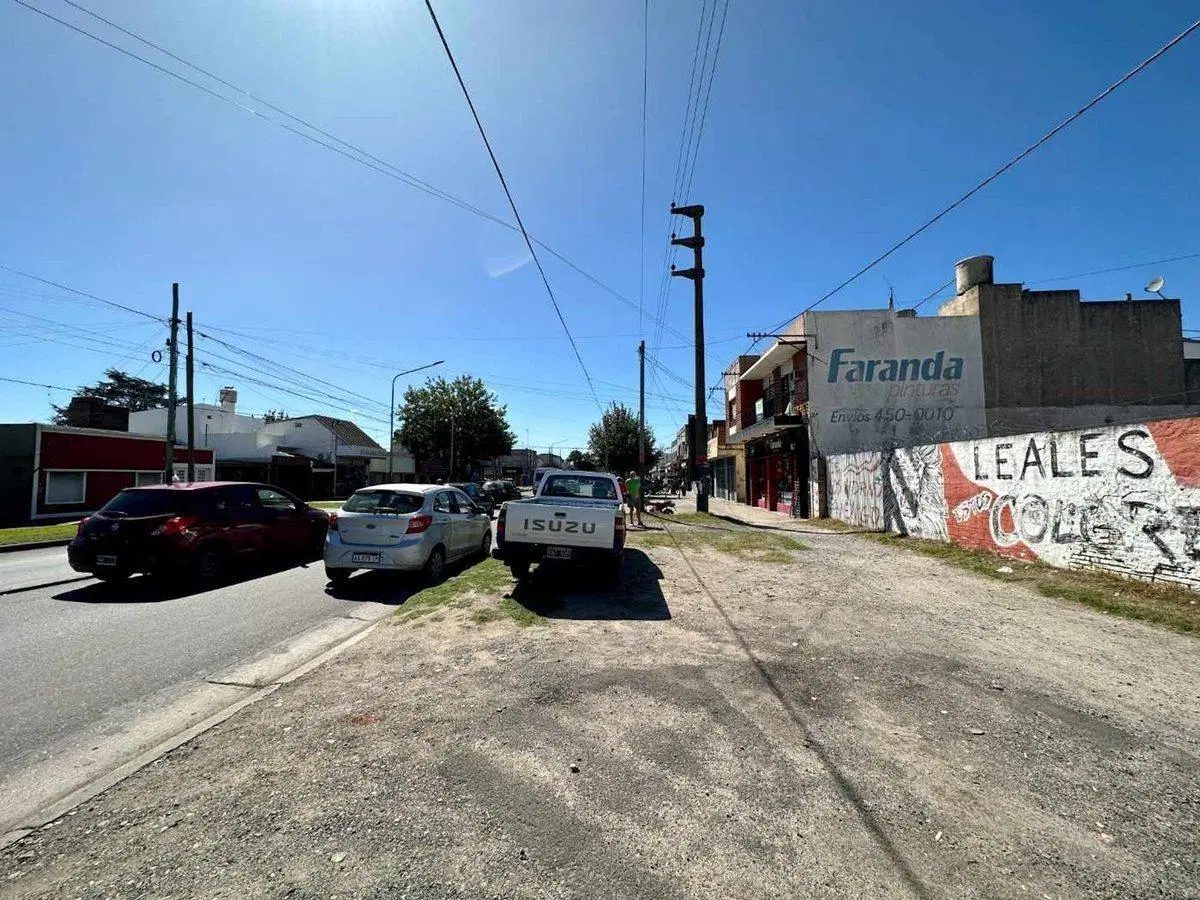Lotes en venta sobre Avenida, La Plata 4