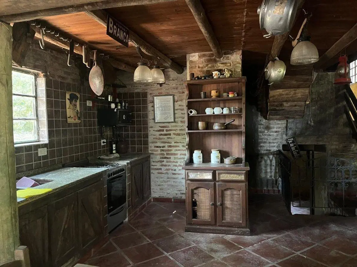 CASA  EN VENTA CON PILETA.RUTA 2 KM46 ABAST0 5