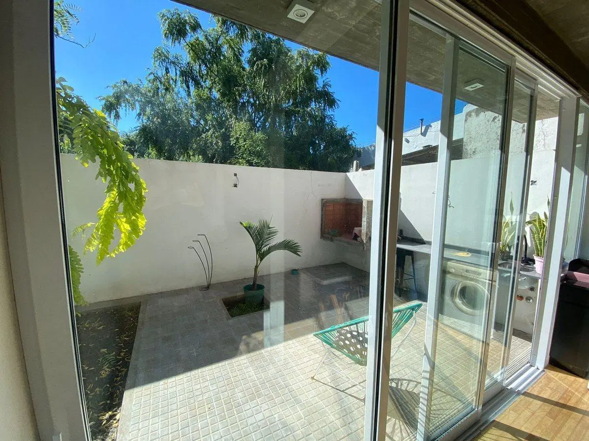 Venta Departamento 1 dormitorio cochera y patio 3