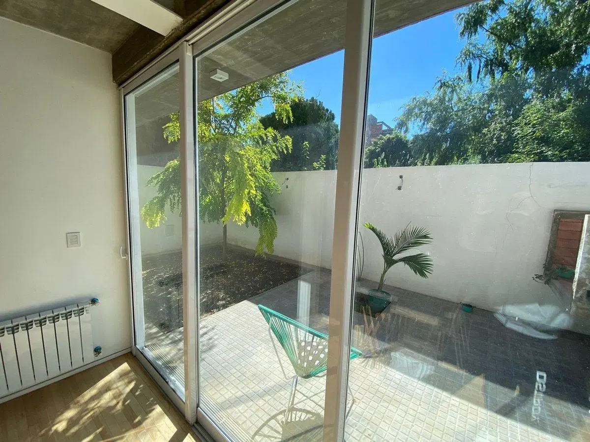 Venta Departamento 1 dormitorio cochera y patio 5