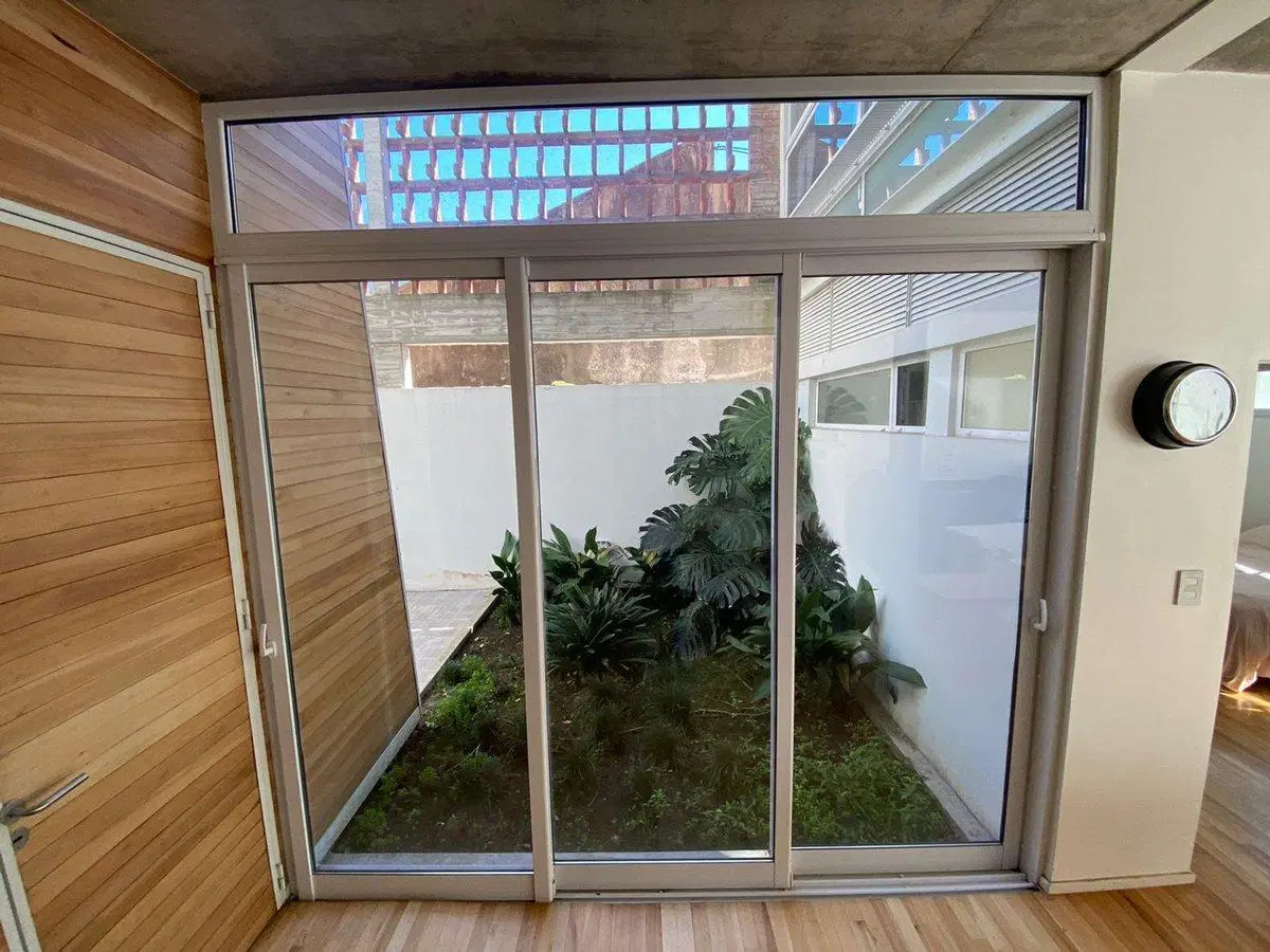 Venta Departamento 1 dormitorio cochera y patio 2