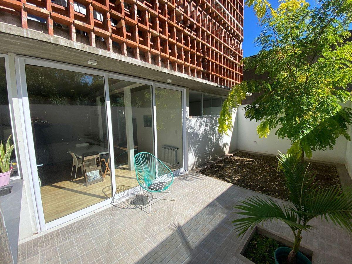 Venta Departamento 1 dormitorio cochera y patio