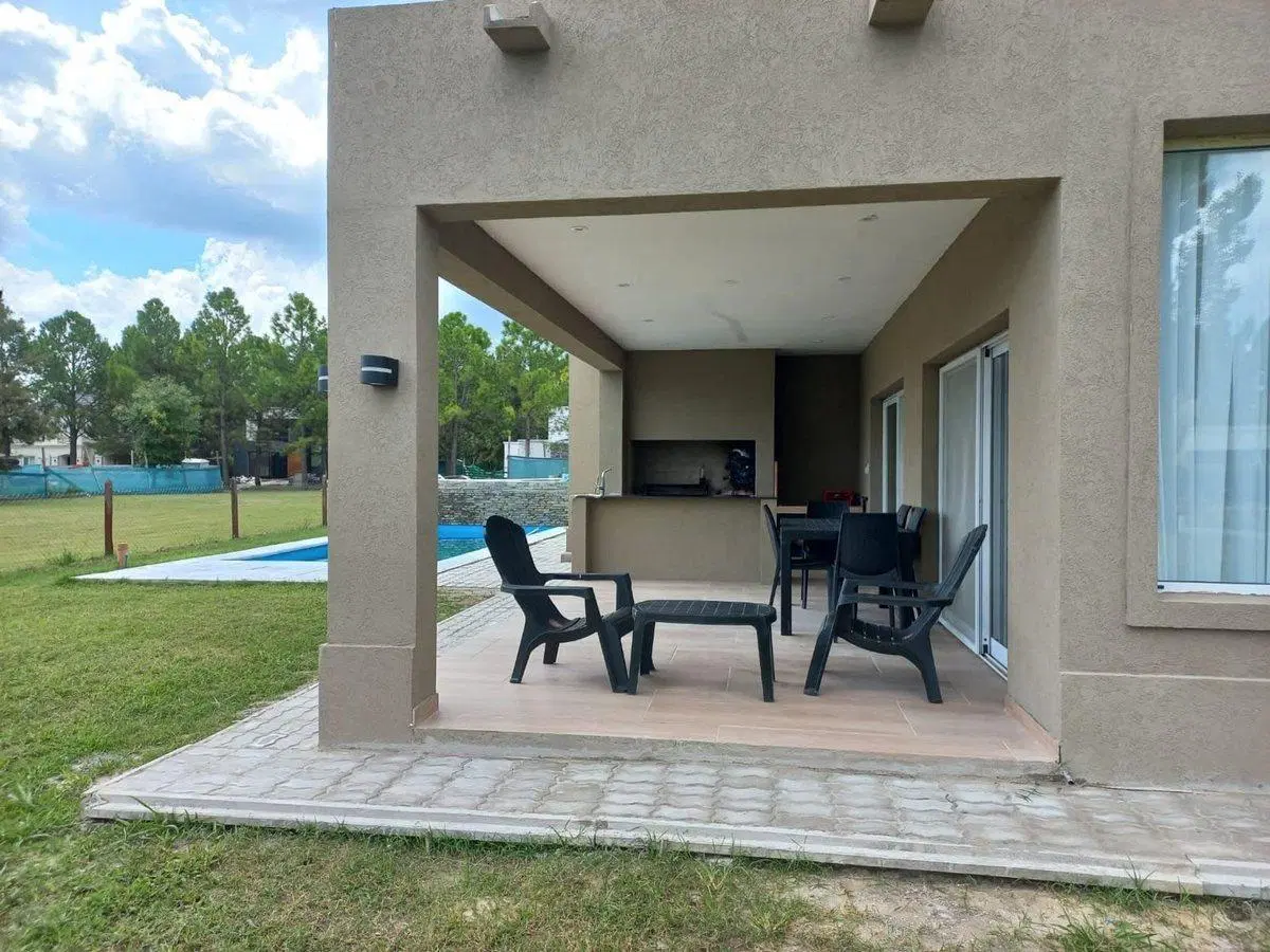 CASA EN VENTA EN MIRALAGOS 2 5