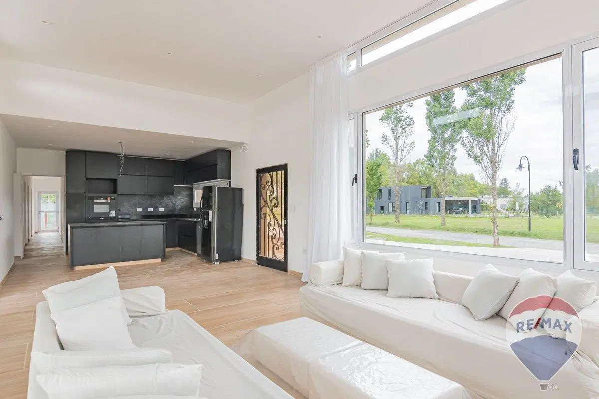 CASA EN VENTA EN MIRALAGOS 2 2