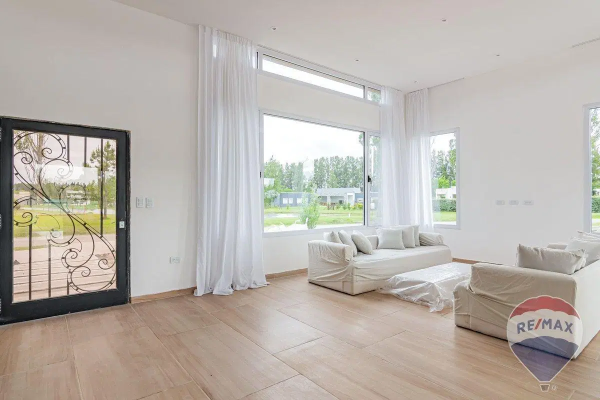 CASA EN VENTA EN MIRALAGOS 2 5