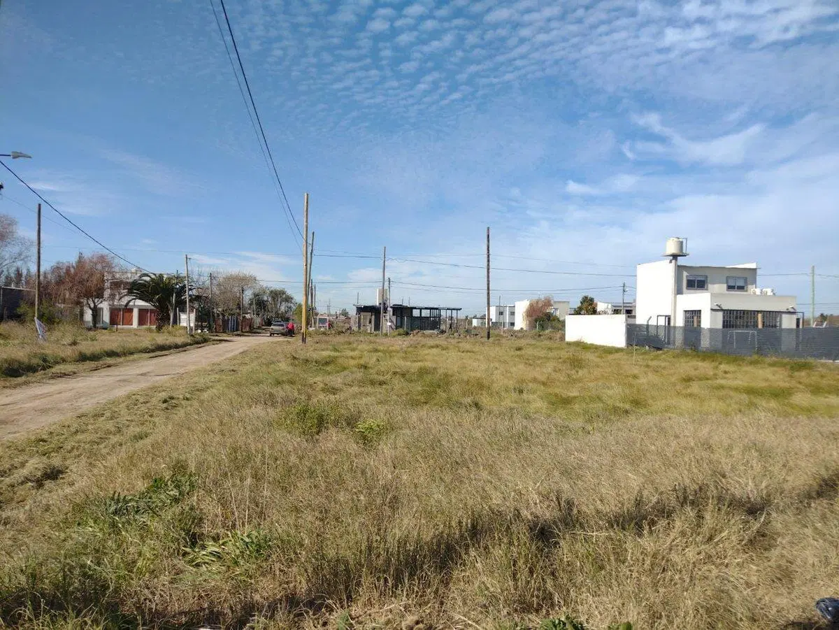 LOTE EN VENTA EN GONNET 4