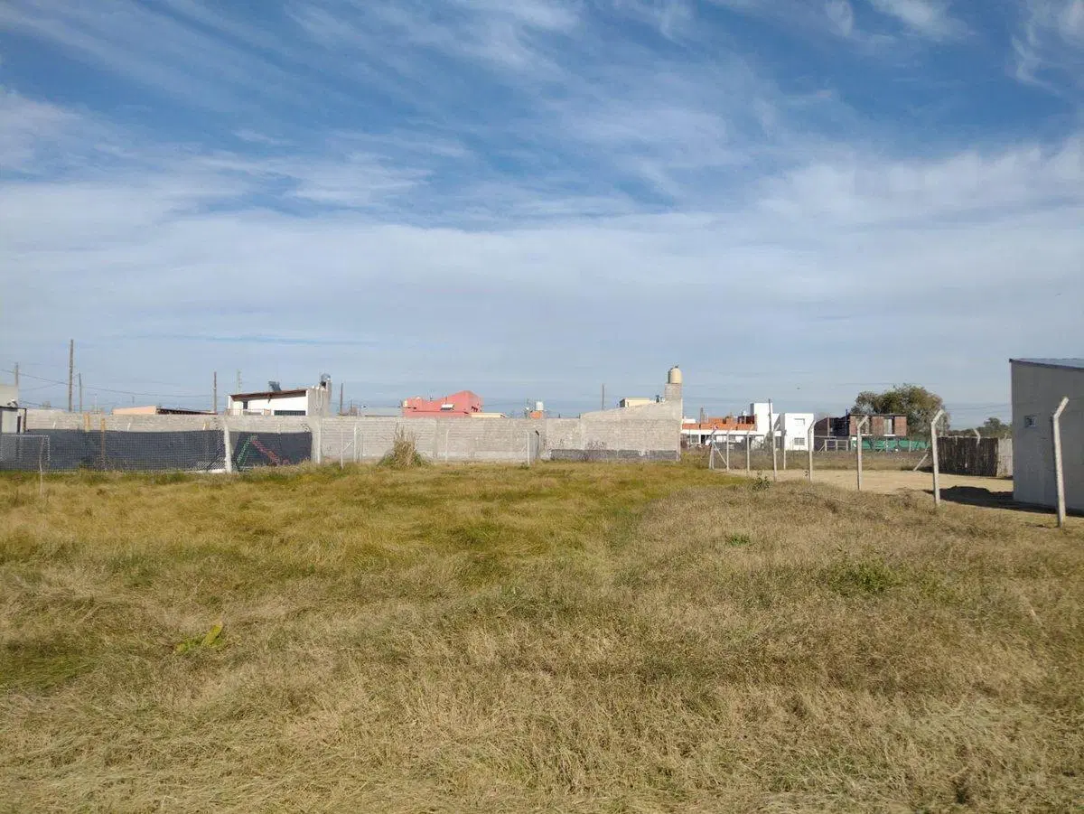 LOTE EN VENTA EN GONNET 4