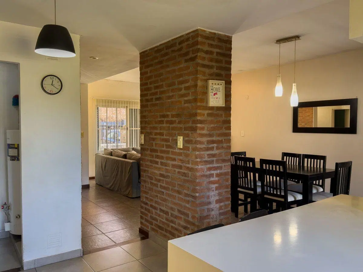 CASA EN VENTA GONNET 2